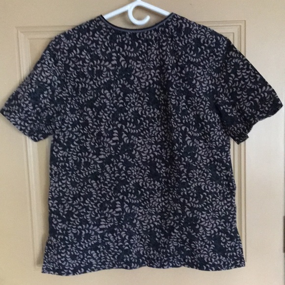 Scrub Top - Picture 2 of 3